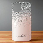 Funda Para iPhone 12 Oro Rosa - Monograma de brillo rosa y plata<br><div class="desc">Oro Rosa - Nombre y inicial del monograma de metal cepillado con brillo metálico de lámina falsa de plata y rosa rubor y brillo que gotea. Esto hace el regalo perfecto para alguien que ama el lujo glamoroso y los estilos chic para cumpleaños dulces 16, boda, fiesta de soltera, aniversario,...</div>