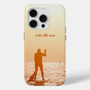 Funda Para iPhone 15 Pro Paddle de pie en el mar abierto tranquilo
