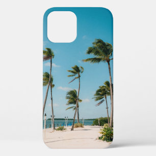 Funda Para iPhone 12 Palmeras en la orilla de la playa por la mañana