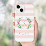 Funda Para iPhone 14 De Case-Mate Paraíso Floral y franjas rosadas Monograma<br><div class="desc">Este divertido diseño de moda presenta un fondo de rayas blancas y rosas con una colorida corona floral. Personalice el diseño con su nombre y monograma u otro texto. Utilice las herramientas de diseño para elegir cualquier color de fondo, editar los tipos de letra y colores del texto o cargar...</div>