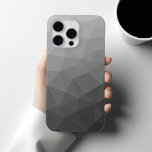 Funda Para iPhone 15 Pro Max Patrón de malla geométrica de gradiente gris claro<br><div class="desc">Patrón de malla geométrica gris claro iPhone 15 Funda-Mate. Malla geométrica del triángulo de Guay con diseño de gradiente gris oscuro claro.</div>