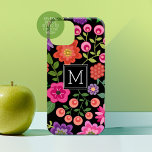 Funda Para iPhone 14 De Case-Mate Patrón floral negro de moda con monograma Personal<br><div class="desc">Un diseño bonito con flores de primavera coloridas y un fondo negro audaz con una sola inicial.</div>