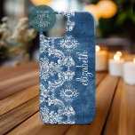 Funda Para iPhone 14 Plus De Case-Mate Patrón y nombre de damasco azul Moody de zafiro<br><div class="desc">Un estilo vintage con un diseño de moda con colores de joyas y elegancia. Los elementos son más fáciles de personalizar cuando se reemplazan primero todo el texto y las fotos. Si su arte todavía necesita ser ajustado, haga clic en el botón Personalizar Este botón. Esto te llevará a un...</div>