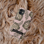 Funda Para iPhone 11 Patrón y nombre de hojas de palma rosadas y dorada<br><div class="desc">El diseño de las hojas de palma rosadas y doradas Tropical presenta un diseño vibrante y exótico inspirado en la estética tropical. Los colores predominan en los tonos rosa y dorado, creando un ambiente lujoso y de diseño. El patrón consiste en hojas de palma representadas en una variedad de tamaños...</div>