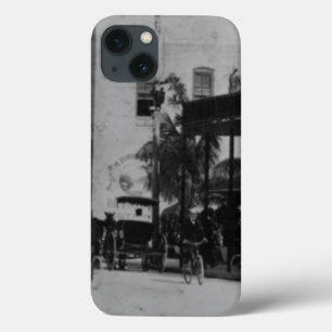 Funda Para iPhone 13 Peatones, ciclistas, y caballo-carros