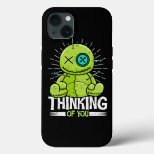 Funda Para iPhone 13 Pensando En Ustedes Muñecas De Voodoo Cuestas Y As