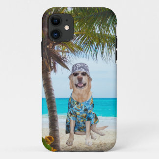title_seo2 Perro en la playa en camisa hawaiana
