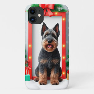 Funda Para iPhone 11 Perro posando entre decoraciones navideñas festiva