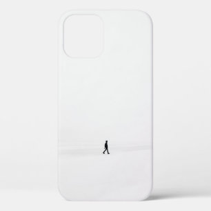 FUNDA PARA iPhone 12 PERSONA CAMINANDO EN SNOWFIELD