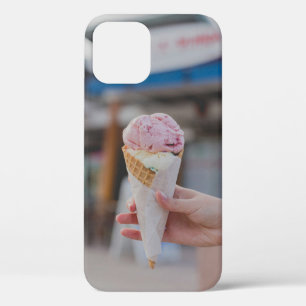 Funda Para iPhone 12 Persona sosteniendo helado de fresa
