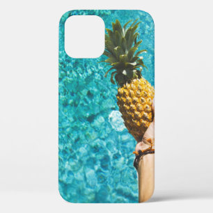 Funda Para iPhone 12 Persona sosteniendo piña amarilla
