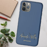 Funda Para iPhone 11 Pro Personalizado Con Nombre Azul Oro Monograma Modern<br><div class="desc">Presentamos el estuche de teléfono monograma moderno con marca personalizada de la Marina Blue Gold, un accesorio a medida que combina perfectamente el estilo individual con una protección telefónica óptima. Este estuche de teléfono monograma presenta un nombre personalizado y un monograma diseñado en un sofisticado guión cursivo manuscrito, que proporciona...</div>