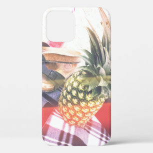 Funda Para iPhone 12 Piña al lado del teléfono y el altavoz