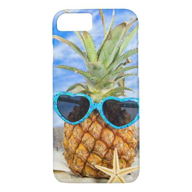 Funda De Case-Mate Para iPhone piña con gafas de sol en la arena (Reverso)