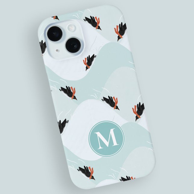 Funda De Case-Mate Para iPhone Pingüinos juguetones deslizándose sobre el patrón  (Penguins in the snow pattern iPhone case with custom monogram)