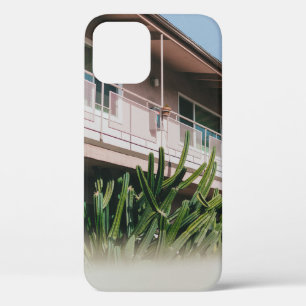 FUNDA PARA iPhone 12 PLANTA VERDE DE COLOR ROSADO CERCA DEL EDIFICIO