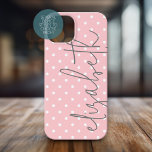 Funda Para iPhone 15 Polka de moda Dot rosado guión gris nombre<br><div class="desc">Diseño de un punto de polka femenino y juvenil con un nombre escrito a mano,  caligrafía.</div>