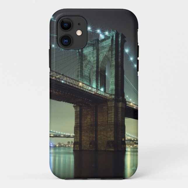 Funda De Case-Mate Para iPhone Puente de Brooklyn en el puente Manhattan nocturno (Reverso)