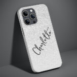 Funda Para iPhone 14 Pro Max De Case-Mate Purpurina de plata moderna Moda Girly nombre perso<br><div class="desc">Modern Silver Purpurina Girly Moda Nombre Personalizado iPhone 14 Pro Max Smart Phone Cases presenta un fondo purpurina oscuro plateado con tu nombre personalizado en una tipografía de escritura caligrafía escrita a mano elegante. Perfecto como regalo para Navidades, cumpleaños, Día de la Madre, mejores amigos, hermana y más. Diseñado por...</div>