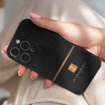 Funda Para iPhone X Purpurina dorado elegante de lujo monorregramado n<br><div class="desc">Elegante y exclusivo estuche de oficina o teléfono monogramado personal con un falso purpurina metálico de cobre con las iniciales del nombre del monograma y una franja brillante sobre un elegante fondo negro de cuero falso. Adecuado para pequeñas empresas, profesionales empresariales o independientes, especialistas en marcas personales o estilistas, artistas...</div>