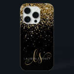 Funda Para iPhone 15 Pro Purpurina dorado Glam Monograma Nombre<br><div class="desc">Estuche Glam Gold Purpurina Elegant Monograma para iPhone. Personaliza fácilmente este diseño de moda de estuche de teléfono de moda con un elegante purpurina brillante de oro sobre un fondo negro. El diseño incluye su monograma manuscrito con giros de bonito y nombre.</div>