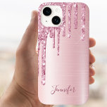 Funda Para iPhone 15 Purpurina rosado gotea nombre niñita<br><div class="desc">Un estuche de teléfono elegante,  de chicas y de cristal. Fondo rosa Rubor y goteo falso purpurina,  aspecto goteo de pintura. Inserte su nombre,  escrito con un guión de estilo moderno con letras a mano. Letras de color oro rosa oscuro.</div>