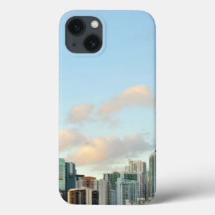 Funda Para iPhone 13 Rascacielos de Miami contra el cielo claro ancho