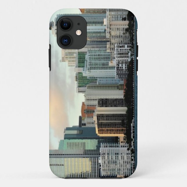 Funda De Case-Mate Para iPhone Rascacielos de Miami contra el cielo claro ancho (Reverso)