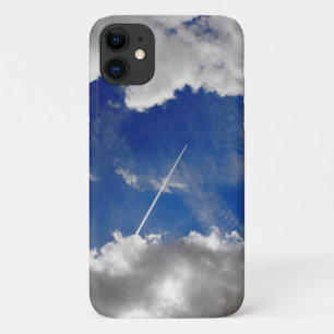 Funda Para iPhone 11 Recorrido de aviones de reacción entre nubes