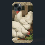 Funda Para iPhone 13 Roosters & Hen afuera de la Casa Hen con la fronte<br><div class="desc">Impresión de arte rústico con un vigoroso gallo y una gallina en una gallina. El borde de la curva darc es un patrón que consiste en elementos de espiral. Esta impresión sería una gran adición a la decoración rural de una casa de campo.</div>