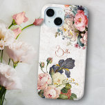 Funda Para iPhone 15 Rosas e Iris rusos personalizados<br><div class="desc">Hermosos sprays,  atemporales y elegantes de rosas artísticas rosas y blancas,  peonías y iris morado con barba,  con delicado follaje. Incluye un campo de texto editable para su personalización y un fondo de textura blanca y anticuada ligeramente angustiado.</div>