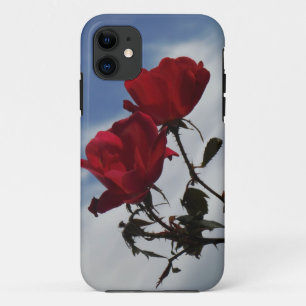 Funda Para iPhone 11 Roses rojos contra un brillante cielo azul