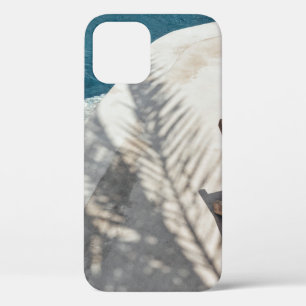 Funda Para iPhone 12 Salto de madera marrón cerca del cuerpo del agua