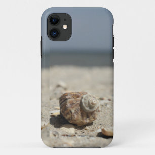 Funda Para iPhone 11 Seashells en la arena por el mar