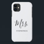 Funda Para iPhone 11 Sencilla Sra. Blanca Apellido Novia Boda<br><div class="desc">Simple estuche de teléfono con "Mrs." en un guión elegante junto con su apellido en negro sobre fondo blanco. Este moderno estuche de teléfono hace un gran regalo boda para una novia.</div>