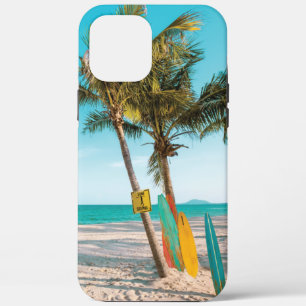 title_seo2 Surf board en la playa tirando almohada