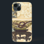 Funda Para iPhone 13 Tapiz asiático con diseño de bolas y dragones<br><div class="desc">Esta pintura decorativa de estilo asiático,  creada por Vision Studios,  cuenta con un bonito tazón con un gran diseño de dragón. El tazón está colocado sobre un fondo crema con estampado floral. ¡Dale esto como regalo o compre por ti mismo!</div>