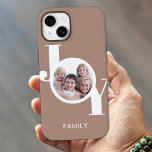 Funda Para iPhone 14 De Case-Mate Taupe moderno de fotos<br><div class="desc">Este moderno estuche para teléfono fotográfico presenta una sola foto y la palabra JOY en tipografía elegante con un fondo de color beige taupe. Personalizable fácil si quieres cambiar la familia de palabras a tu nombre. Utilice la Herramienta de diseño para cambiar el tamaño,  estilo o color del texto.</div>
