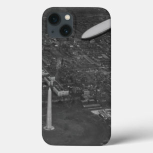 Funda Para iPhone 13 The US Airship 'USS Los Angeles' ZR3 flying over