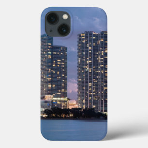 Funda Para iPhone 13 Torres del condominio en la costa en Miami