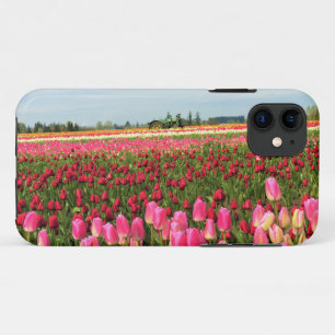 Funda Para iPhone 11 Tractor Verde en el Campo Tulip, Oregón