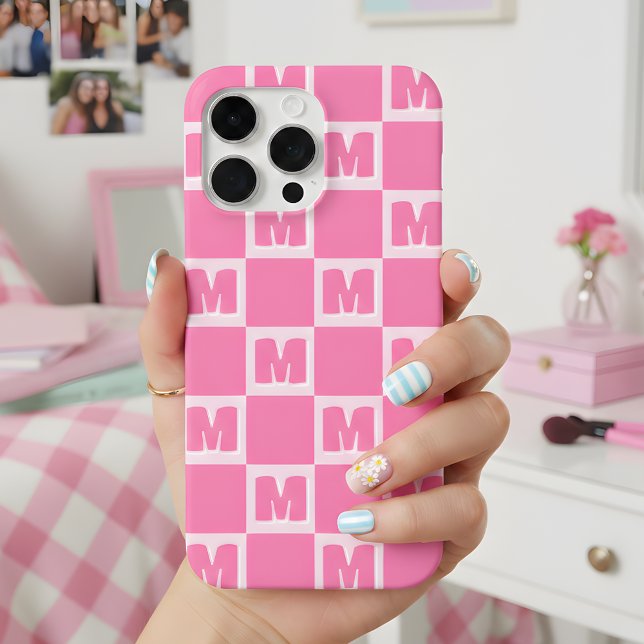 Funda De Case-Mate Para iPhone Trendy Pink Monogram Checkered Initial  (Subido por el creador)