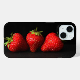 Funda Para iPhone 15 Tres fresas sobre el iphcnm negro
