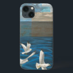 Funda Para iPhone 13 Tres gaviotas blancas volando sobre el agua<br><div class="desc">¿Necesitas escapar? Hazlo eligiendo este cuadro de la artista Tara Friel que representa a tres gaviotas que sobrevuelan el agua. La vista de las olas del océano y los vivos colores hacen que este diseño sea muy realista.</div>