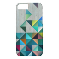 Triángulos coloreados de madera de rubia y secos
