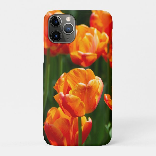 Funda De Case-Mate Para iPhone Tulipanes naranjas brillantes en el parque (Reverso)