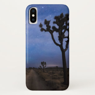 Funda Para iPhone X Un camino y yucas del desierto en la noche