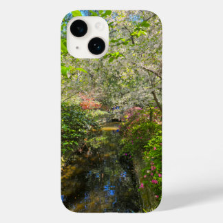 Funda Para iPhone 14 De Case-Mate un río en el jardín rodeado de flores