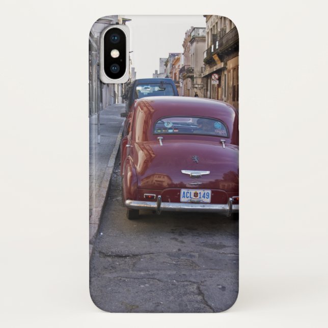 Funda De Case-Mate Para iPhone Un viejo y clásico coche peugeot aparcado en una c (Reverso)