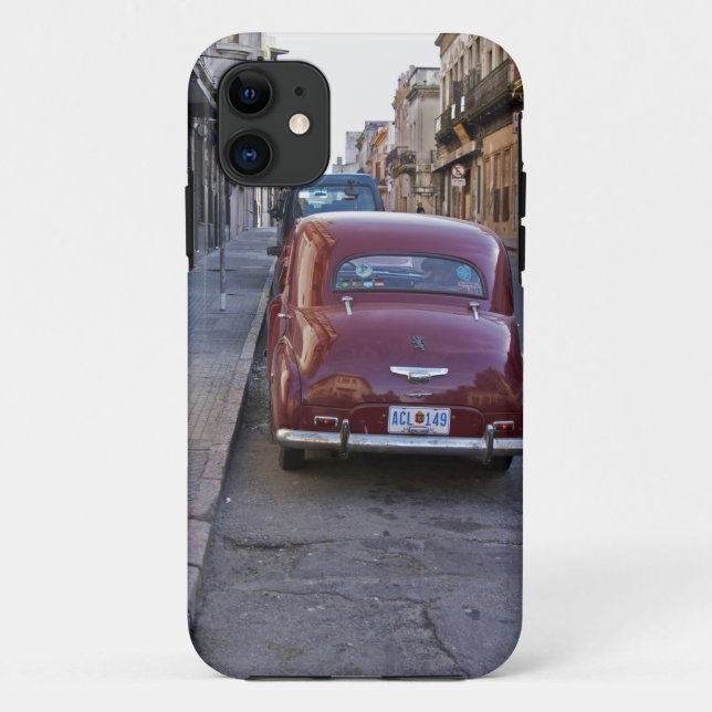 Funda De Case-Mate Para iPhone Un viejo y clásico coche peugeot aparcado en una c (Reverso)